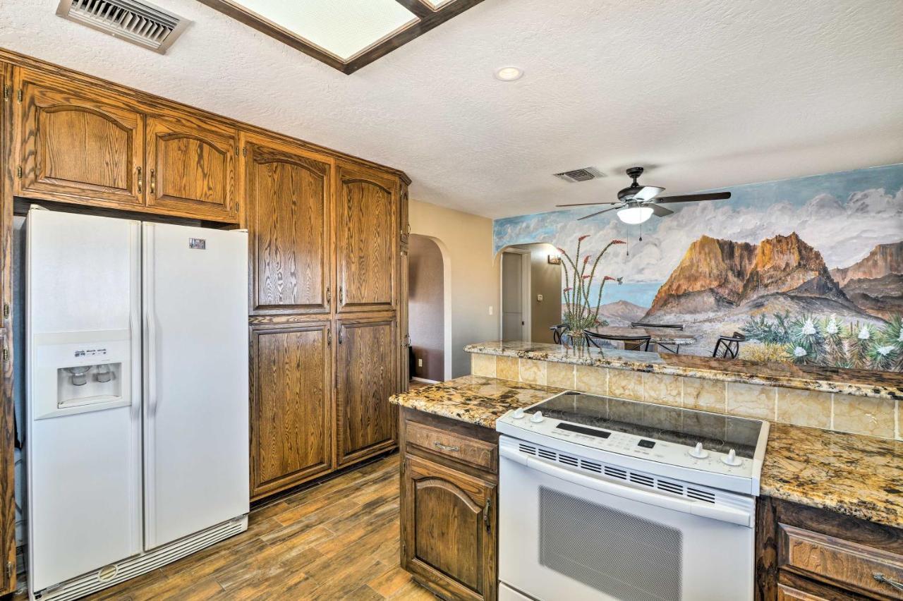 Bullhead City Home With Private Pool, Hot Tub And View Exterior photo