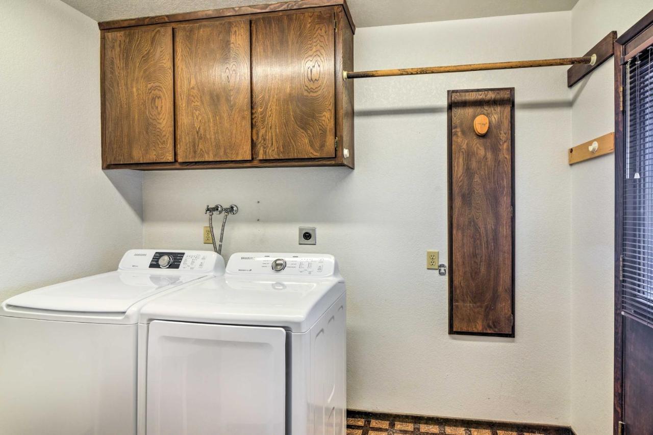 Bullhead City Home With Private Pool, Hot Tub And View Exterior photo