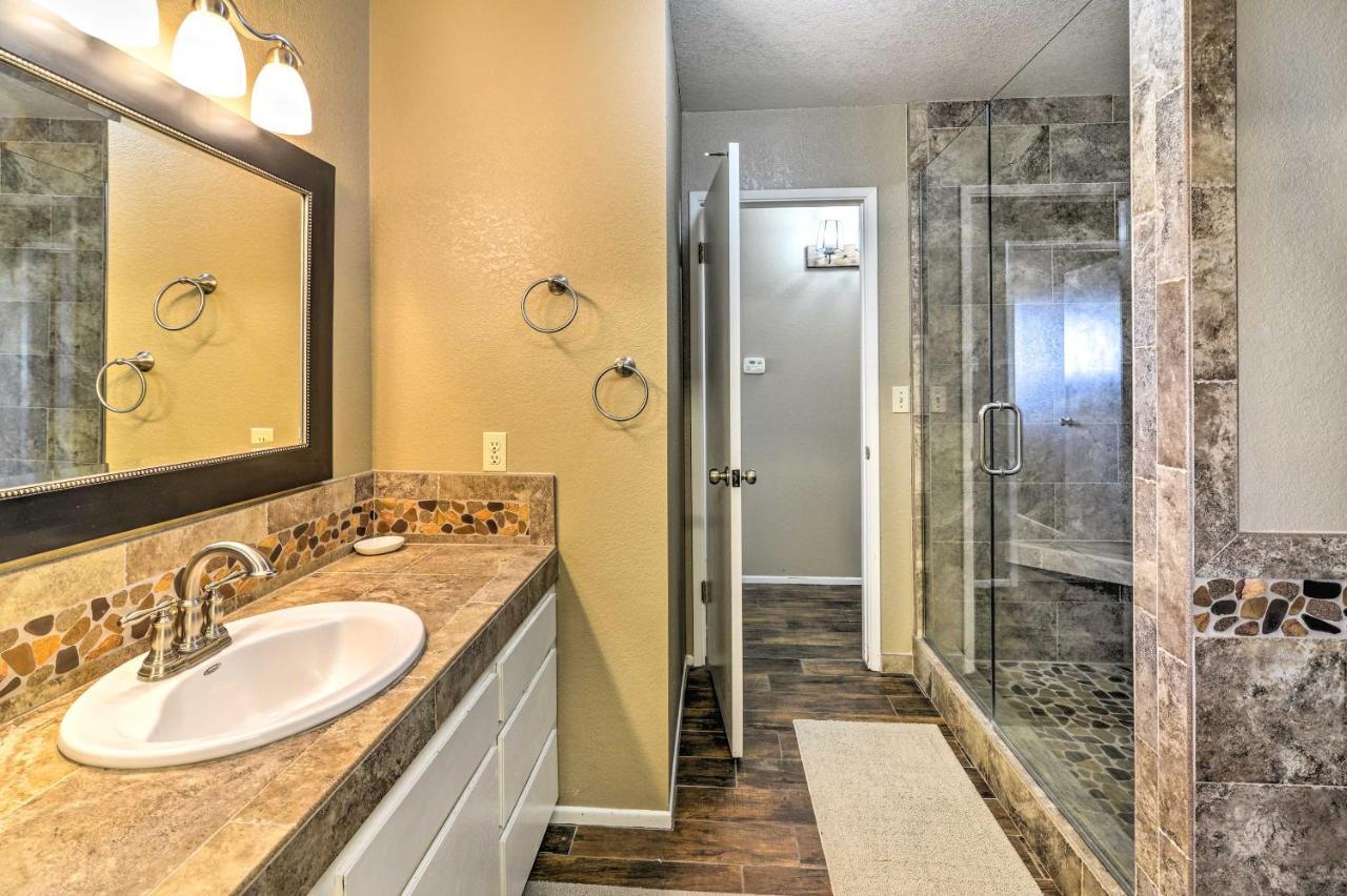 Bullhead City Home With Private Pool, Hot Tub And View Exterior photo